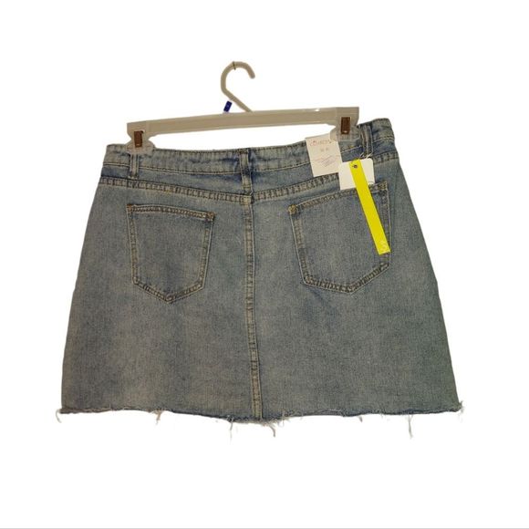 Fitted Denim Mini Skirt - Picture 4 of 6